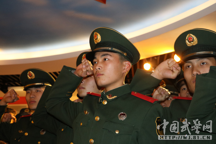武警北京总队十一支队新兵参观张思德纪念馆