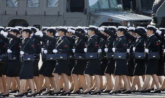 朝鲜女兵紧身裤高清