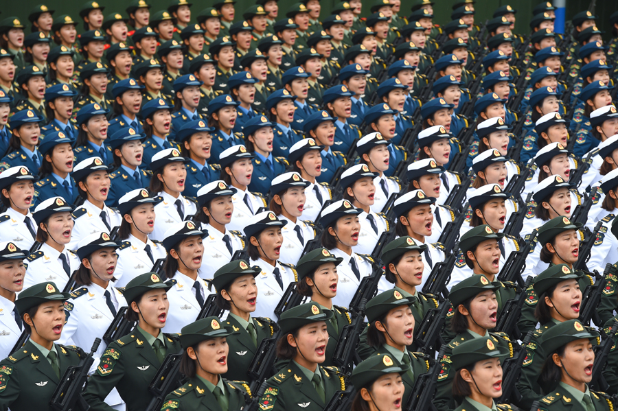 请祖国检阅 | 女兵方队:首次以挂枪形式,全新编成亮相阅兵场