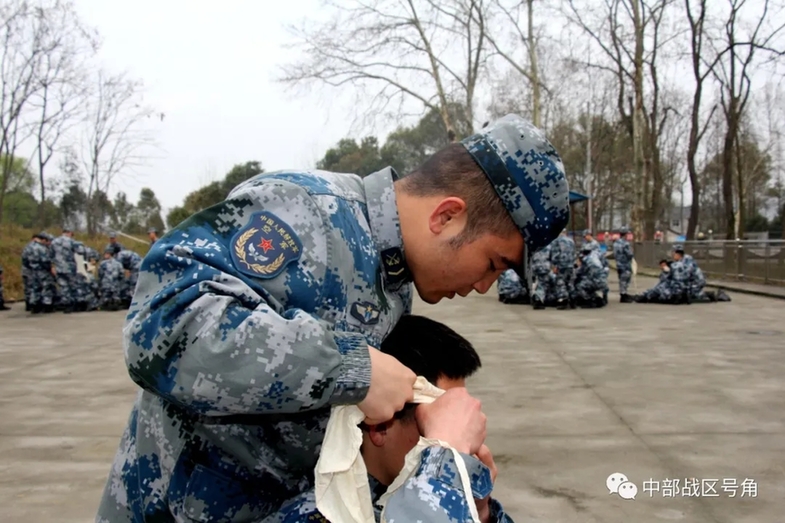 中部战区空军某基地新训旅新兵骨干 淬火加钢