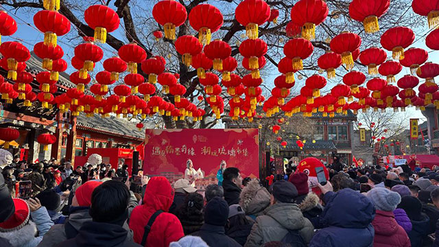 灵蛇献瑞 春满华夏——各地群众欢度春节