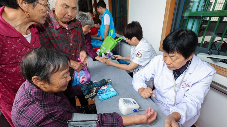 浙江诸暨：山村爱心食堂敬老宴