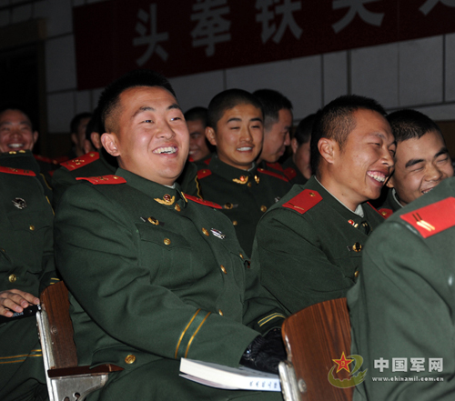 武警8643部队举行 br>"当兵收获 感恩组织 再创辉煌"教育大讲堂