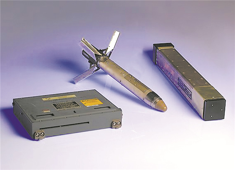 隐真示假,空射诱饵弹这样布设天空"迷魂阵"