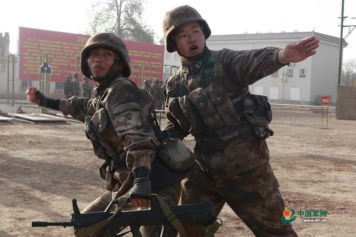 从投弹训练展开以来,我就好像中了不及格的"魔咒",从20米到25米,再到