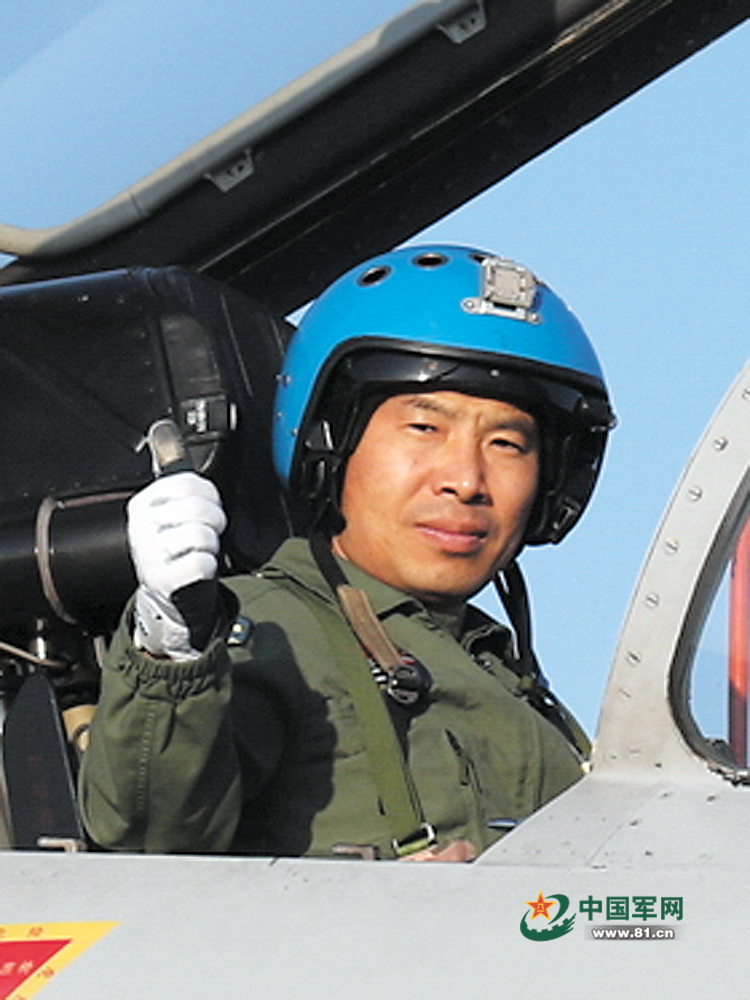 海军舰载航空兵某部参谋长卢朝辉:飞鲨驭手的"加速度"转型