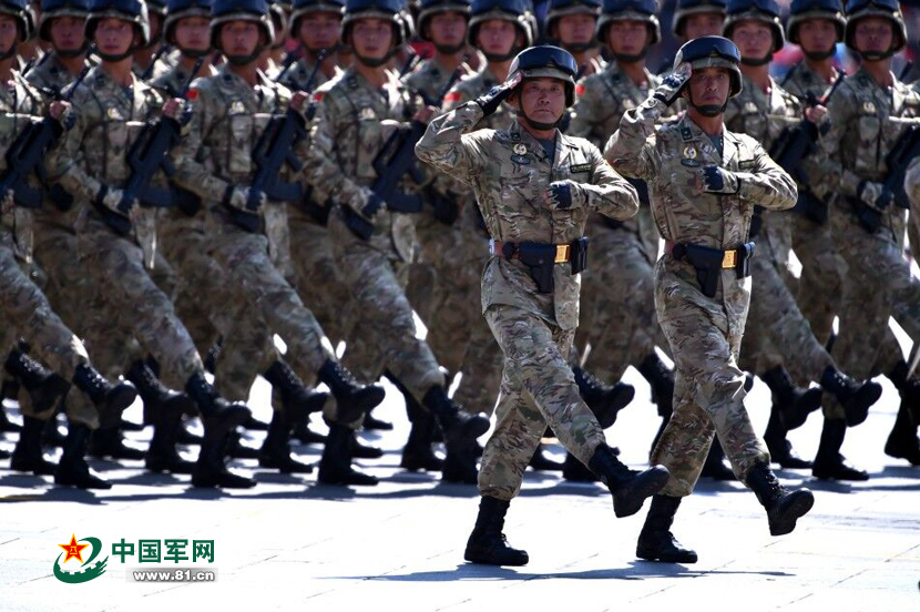 阅兵幕后珍闻:军服专家详解多地形迷彩服 - 中国军网