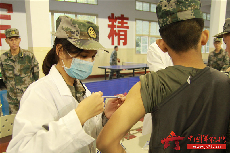 chinese military orderly advances covid-19 vaccinat
