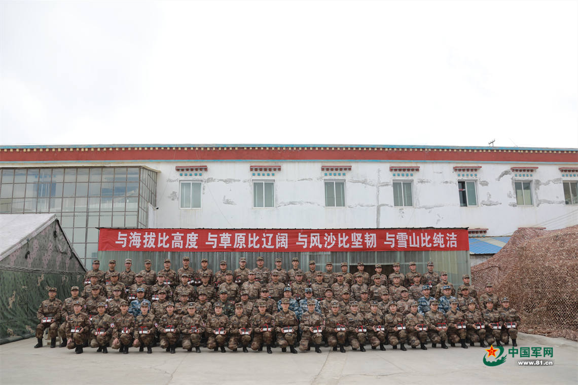 点赞西宁联勤保障中心党委机关慰问大礼包暖兵心