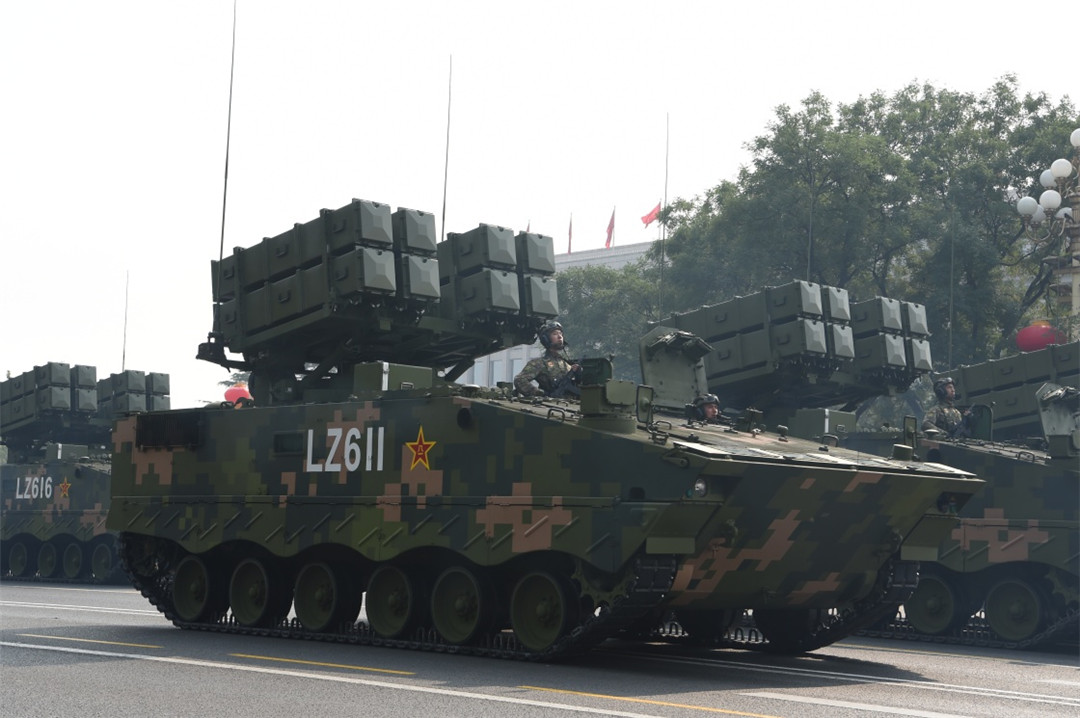 反坦克导弹方队:重型反坦克武器系统接受检阅 - 中国军网