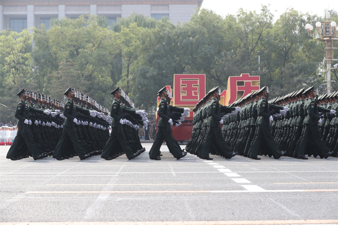 阅兵|陆军方队: 队员均来自一线作战部队 - 中国军网