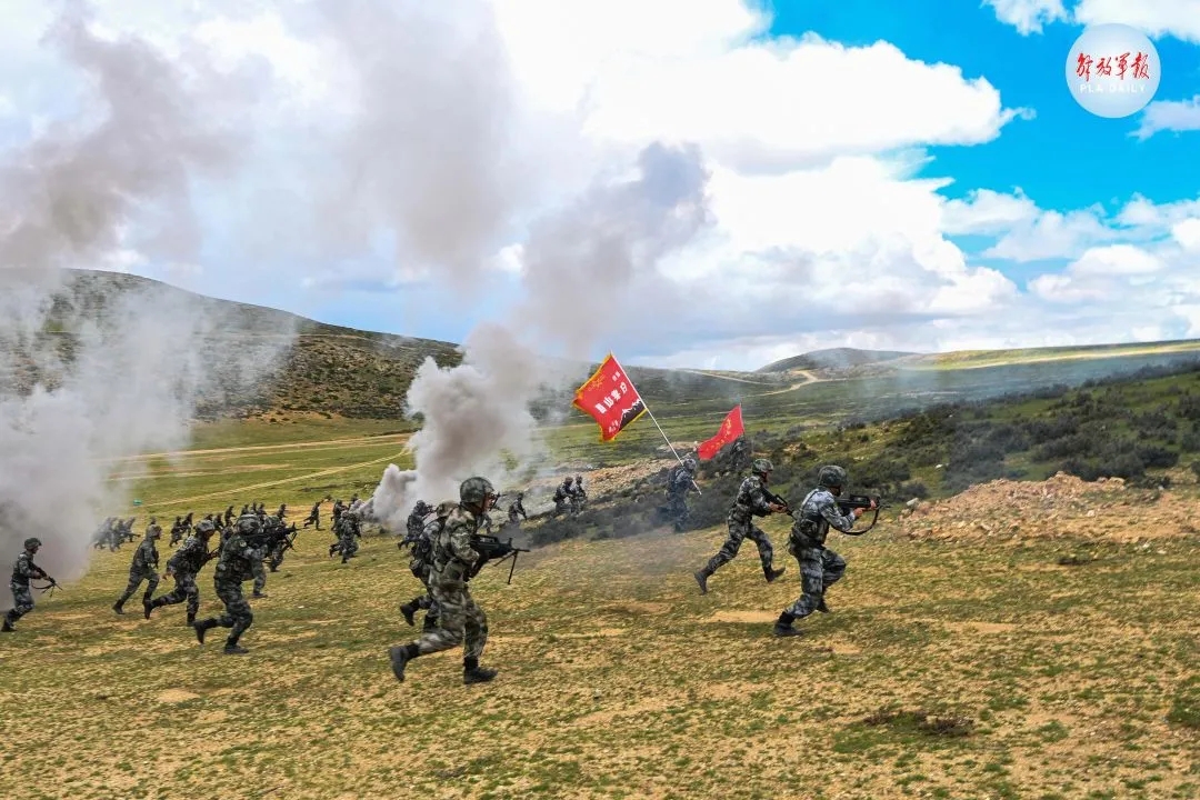 跨昼夜!西藏军区组织实兵实弹联合立体作战演习