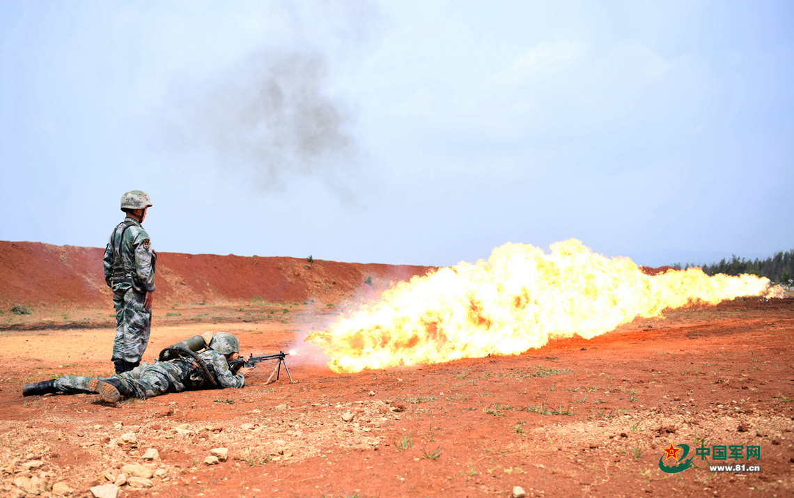 最"火"的兵!多种喷火神技猛图来袭