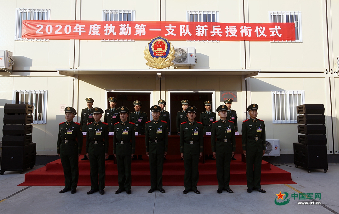 入列丨看看新兵授衔的样子