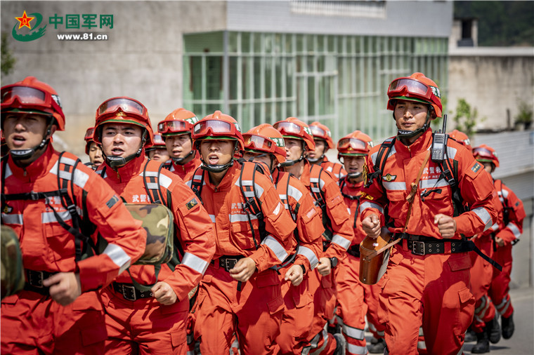 焦点图 正文近期,武警贵州总队机动支队工兵分队结合多种情况构想