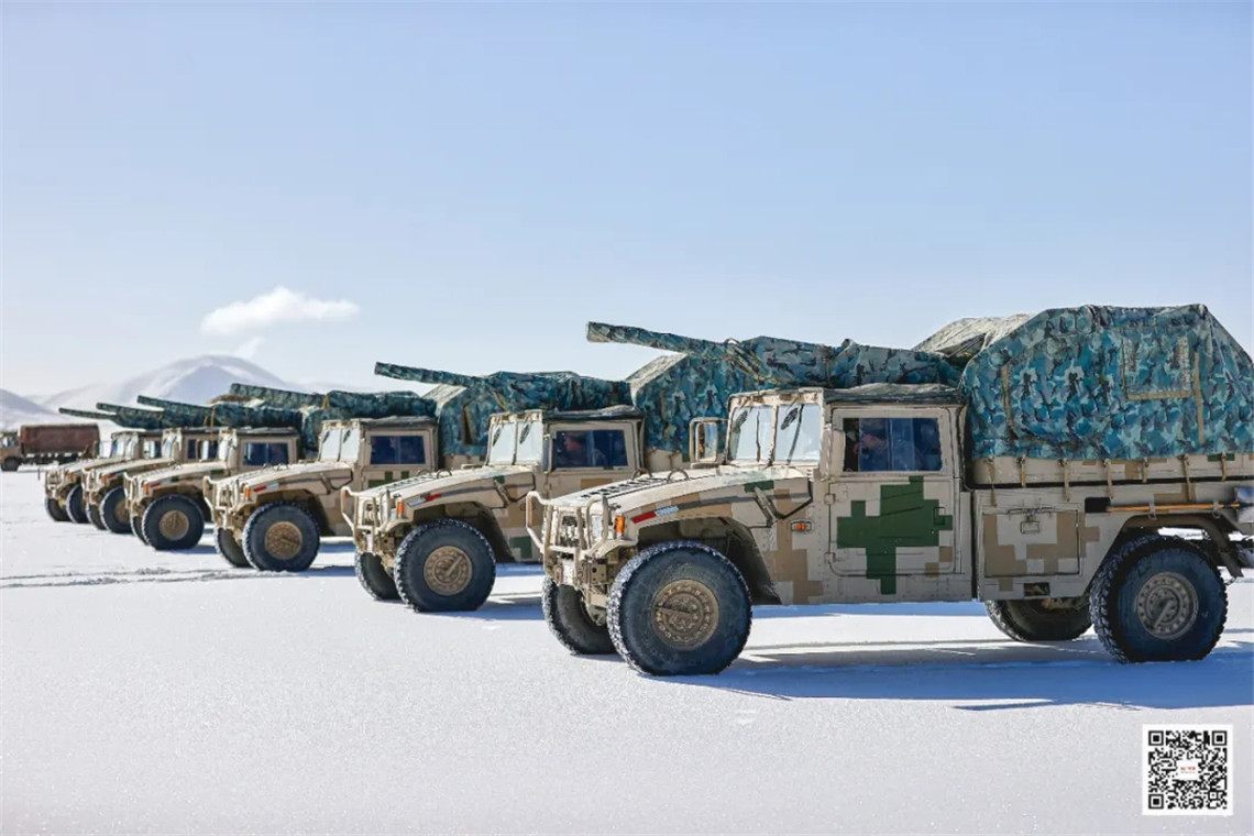 热血开训新疆军区某合成团开展高原火炮射击训练