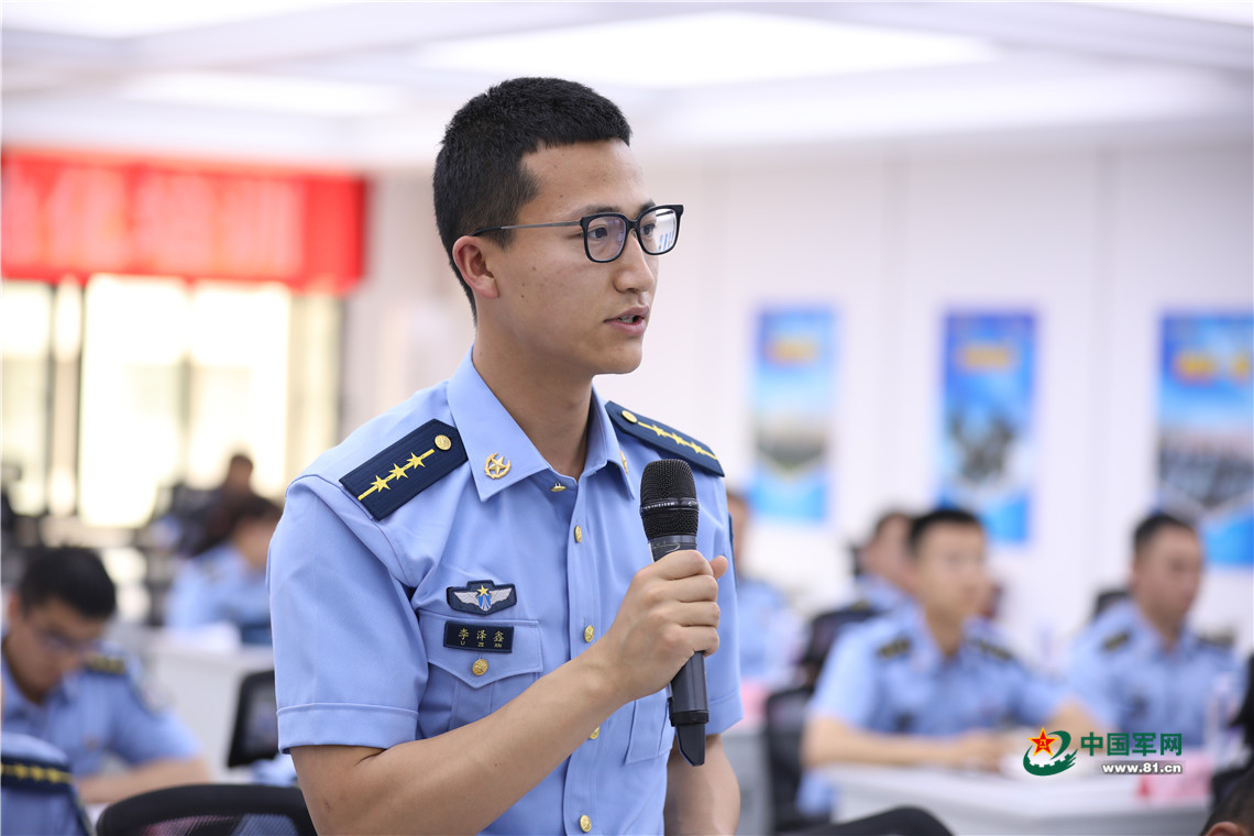 中部战区空军政治指导员施教能力培训 赢得一片好评 - 中国军网